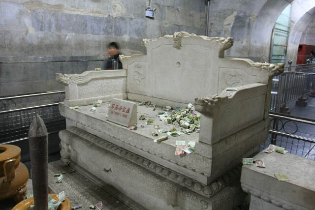 Emperor Wanli's Throne at the Ding Tomb 定陵