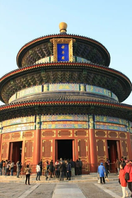 Walking Up the Temple of Heaven 天坛