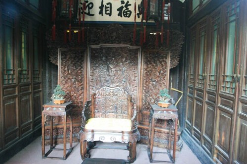 Imperial Chair at the Hall of Refreshing Mists and Waves 烟波致爽