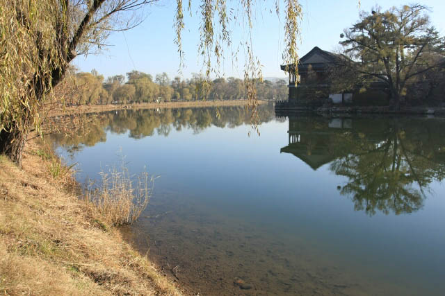 Clear Blue Sky at Good Luck Lake 如意湖