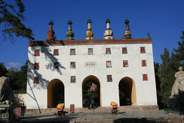 Entrance into the Putuozongcheng Temple 普陀宗乘之庙