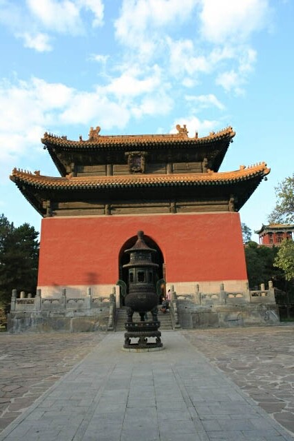 Front Shot of the Stele Pavillion at the Xumifushou Temple 须弥福寿之庙