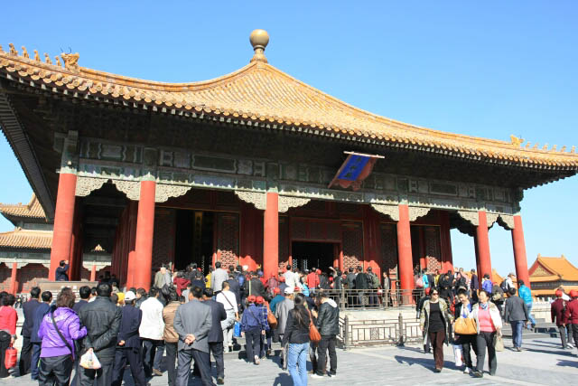Hall of Central Harmony 中和殿 Filled with People