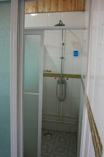 Nice Shower Area at the Taishan International Youth Hostel 泰山国际青年旅社