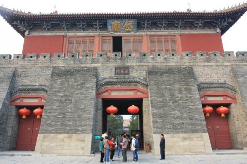 Imposing walls of the Zhengyang Gate 正阳门