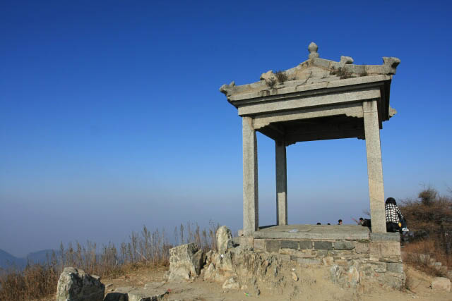 Pavillion on Top of Mount Tai 泰山