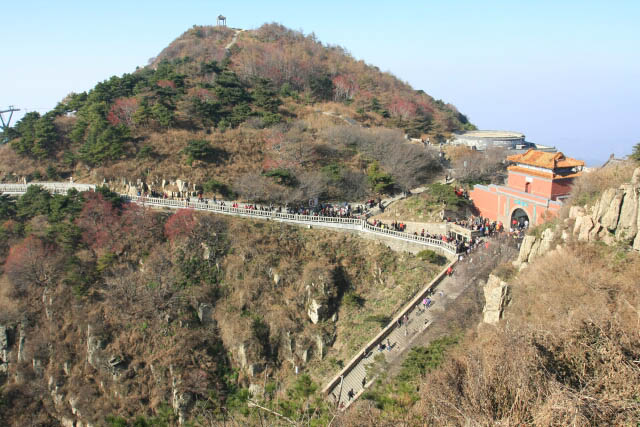 A Look at the South Gate to Heaven 南天门