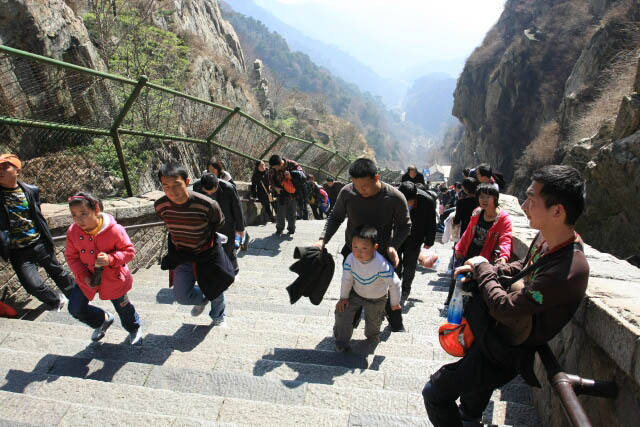 Tired Visitors to the Top of Mount Tai 泰山