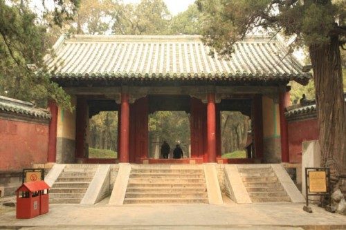 Tomb Gate at the Confucius Forest 孔林