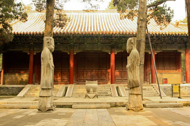 Entrance to the Sacrificial Hall 享殿 at the Confucius Forest 孔林