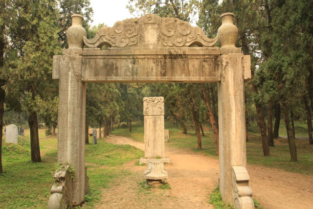 Arch at the Confucius Forest 孔林