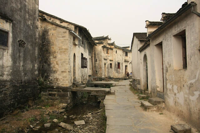 Wide Canals Permeating Xidi 西递 Ancient Town