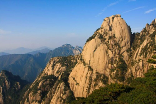Massive Granite Peak of Huangshan 黄山