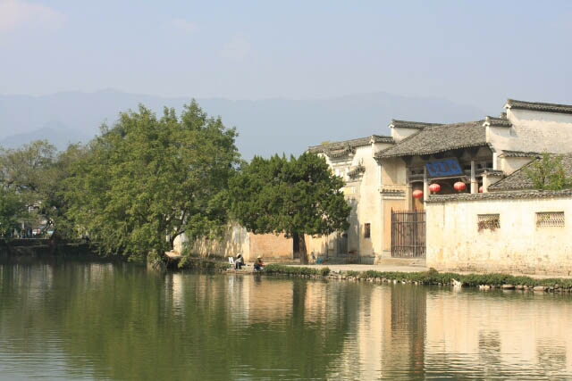 Huizhou Houses Beside the Moon Lake 月沼
