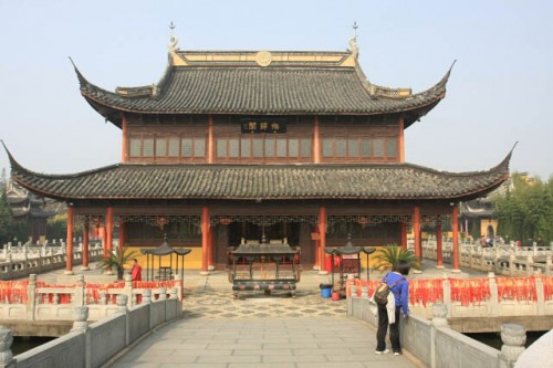 Front of the Temple in Zhou Zhuang 周庄