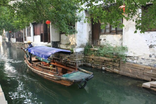 Peaceful Riverside Scene in Zhou Zhuang 周庄