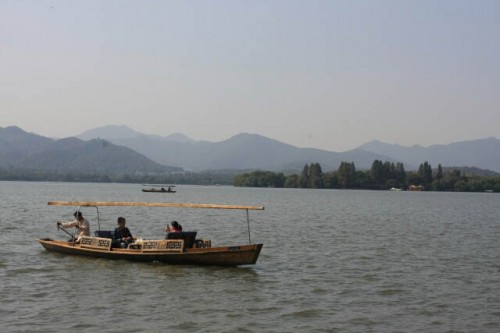 Crusing On the West Lake 西湖