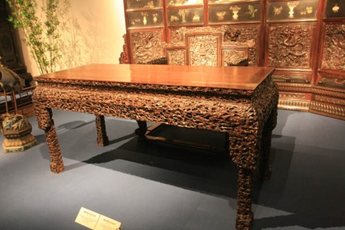 Imposing Table on Display at the Shanghai Museum 上海博物馆