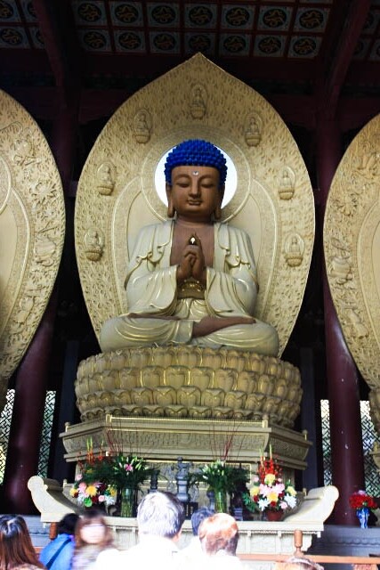 One of the Sakyamuni Trinity in Buddhism at the Huayan Hall 华严殿