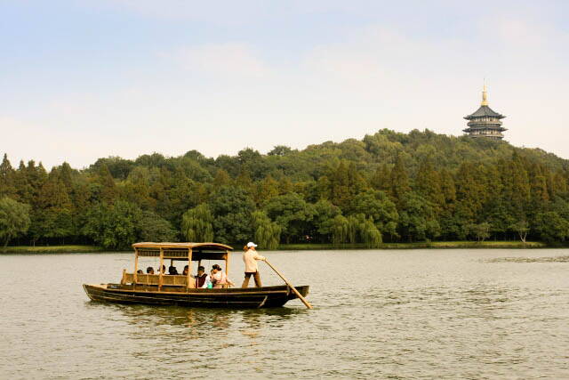 Relaxing Boat Ride at the West Lake 西湖
