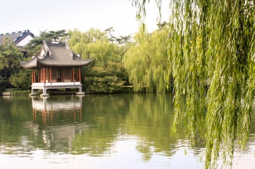 Pavillion on the Shores of the West Lake 西湖
