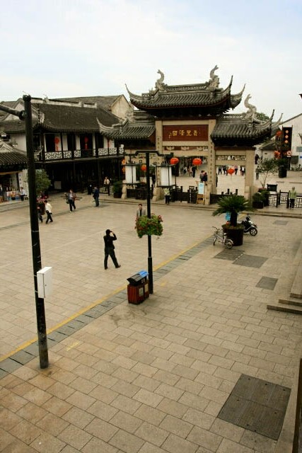 Plaza at the Entrance of Zhouzhuang 周庄