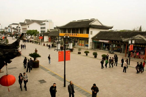 Wide Street Leading to Zhouzhuang 周庄 Main Entrance
