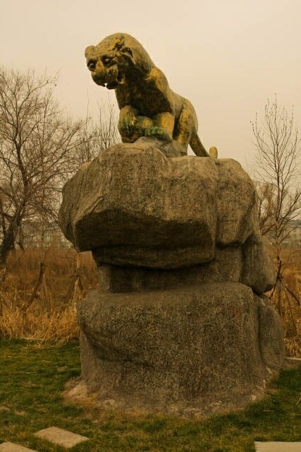 Statue of a Tiger at the Siberian Tiger Park 东北虎林园