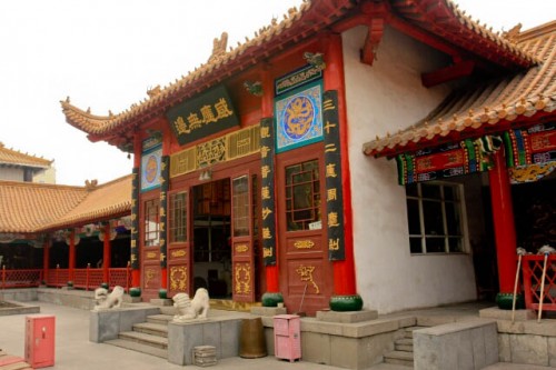 Hall in the Jile Temple 极乐寺