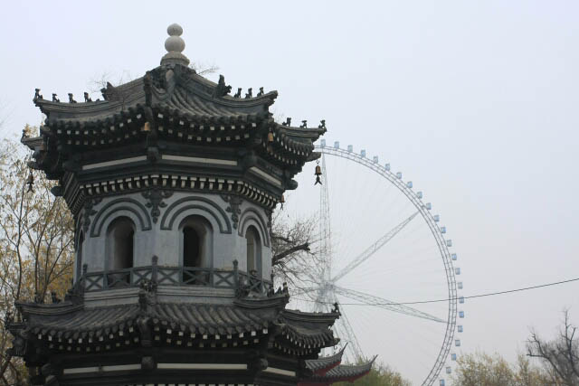 Pagoda and Ferris Wheel at Jile Temple 极乐寺