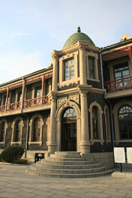 An Elegant Building in the Puppet Emperor's Palace 伪满洲皇宫