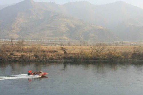 Speed Boat Racing Across the Yalu River 鸭绿江
