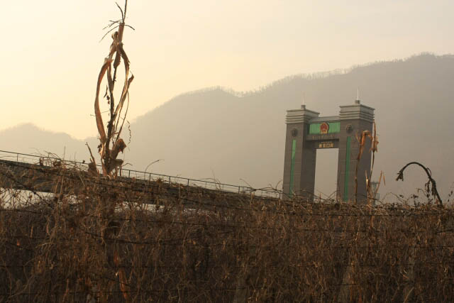 Bridge to North Korea 朝鲜 Across the Yalu River 鸭绿江
