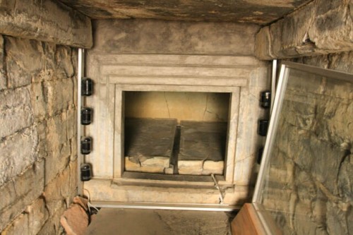 Empty Burial Chamber in the Taiwang Tomb 太王陵