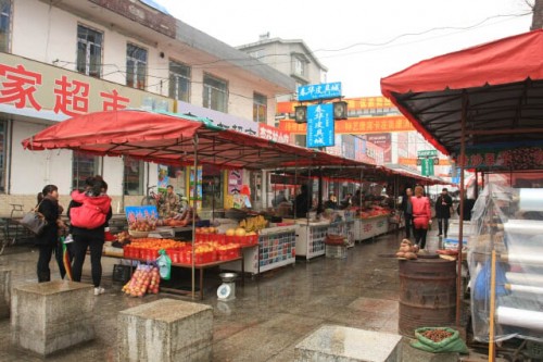 Sleepy Street Market at Ji'an