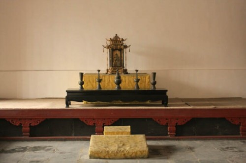 Sacrificial Altar at the Imperial Concubine's Bedroom
