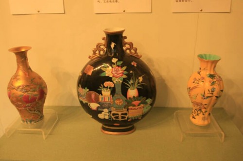 Porcelain Vases on Exhibit at the Imperial Palace in Shenyang 沈阳故宫