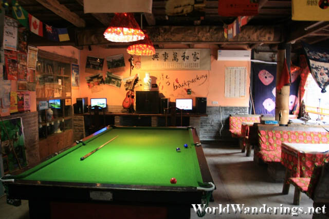 Pool Table at the Zhengjia International Youth Hostel 郑家客栈