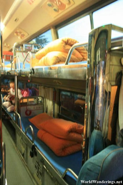 Small Beds on the Sleeper Bus from Kunming 昆明 to Shangrila 香格里拉