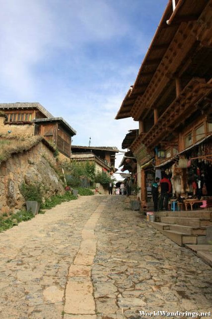 Dukezong Ancient Town 独克宗古城 is Quite Hilly