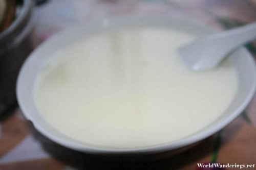 Some Soya Milk for Breakfast at Dukezong Ancient Town 独克宗古城