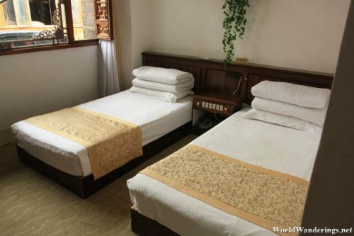 Nice Beds at the Crouching Dragon Guest House 卧龙客栈