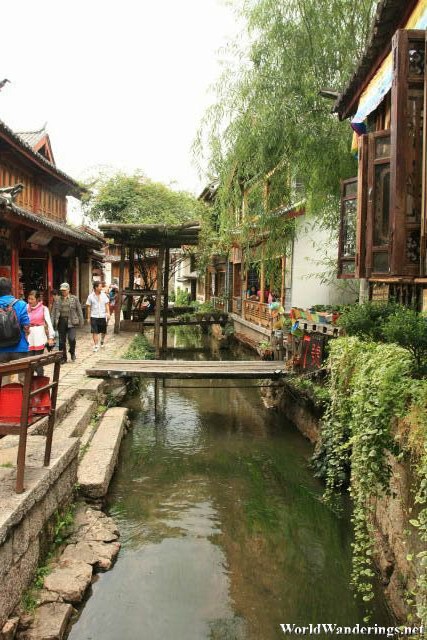 Plank to Cross the Waterway at Lijiang Ancient Town 丽江古城