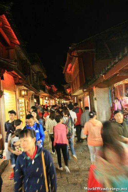 Busy Streets of Lijiang Ancient Town at Night 丽江古城