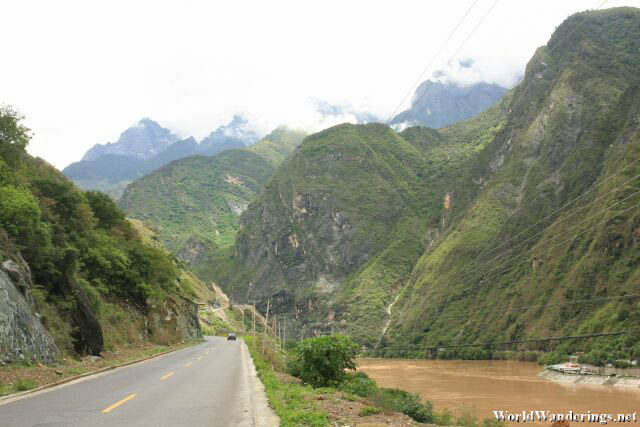 Lofty Mountains in the Distance on the Way to Tiger Leaping Gorge 虎跳峡