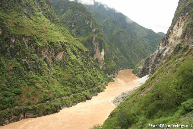 Narrow Gorge of the Tiger Leaping Gorge 虎跳峡