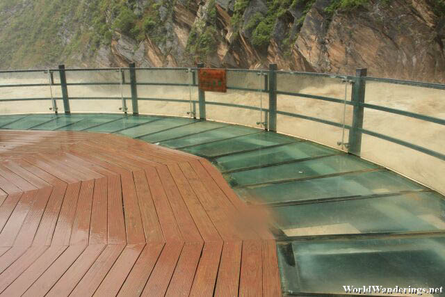 Viewing Platform at the Tiger Leaping Gorge 虎跳峡