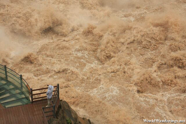 Man Versus River at the Tiger Leaping Gorge 虎跳峡