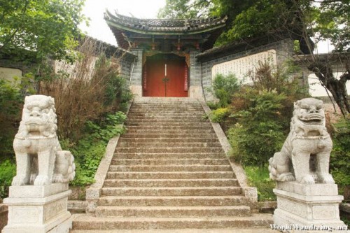 At the Gates of the Wen Chang Palace 文昌宫