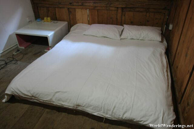Large Bed in Four Seasons Youth Hostel 春夏秋冬青年旅舍 in Dali Ancient Town 大理古城